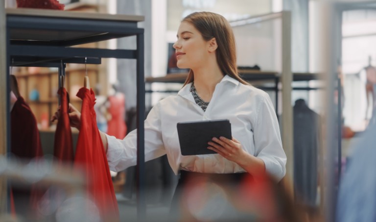 How to Overcome the Biggest Challenges in Delivering Hyper-Personalized Retail Experiences